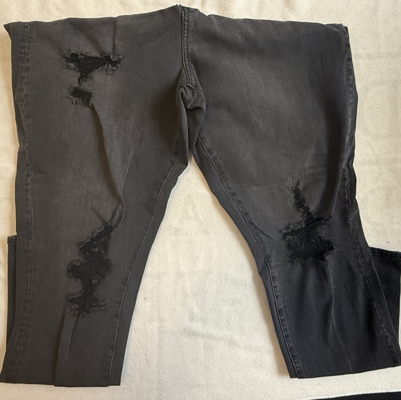 American Eagle Plus Size Women's Distressed Super Stretch Black Wash Jeans - Picture 2 of 3